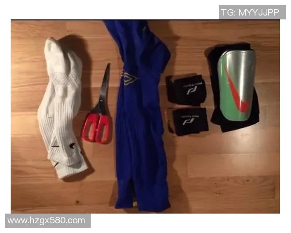 足球星球袜正确穿法全解析轻松学会打造专业球员穿袜技巧 足球星球袜正确穿法全解析轻松学会打造专业球员穿袜技巧